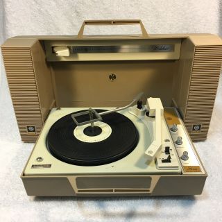 Vintage 1970s General Electric Ge Wildcat Portable Suitcase Record Player V931p