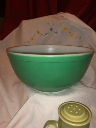 Vintage Pyrex 2 1/2 Quart Primary Green 1940’s Mixing Bowl 403