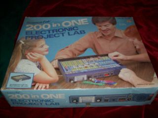 Vintage Science Fair 200 In One Electronic Project Lab Radio Shack Tandy,  Book