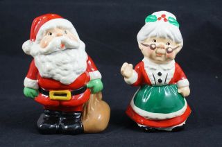 Vintage ENESCO Classic Santa and Mrs Claus Salt & Pepper Shakers Sri Lanka 3
