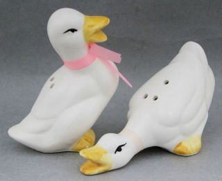 Vintage Salt & Pepper Shakers Set White Geese Ducks 1960s Kitchenalia Retro