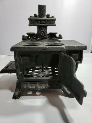 Vintage Queen Cast Iron Mini Toy Stove Oven Doll House 3