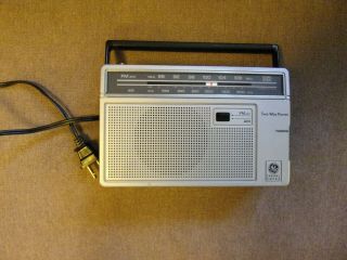 Vintage General Electric Am Fm Radio Model 7 - 2665c Great