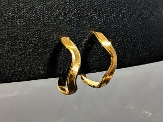 Lovely Vintage Gold Tone Hoop Clip on Earrings Jewellery by Trifari 3