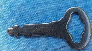 Singer Sewing Machine Bentwood Carry Case Lock Key Short Simanco 124428 Vtg