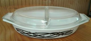 Vintage Pyrex Barbed Wire 1.  5 Qt.  Divided Casserole With Lid 1950 