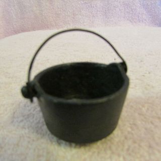 Miniature Old Vintage Cast Iron Metal Pot Kettle Vat Cauldron Bail Handle