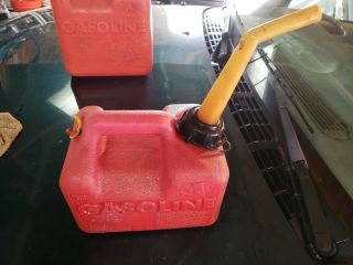 Vintage Old Type " Chilton " 1 Gallon (model P10) Vented Red Plastic Gas Can