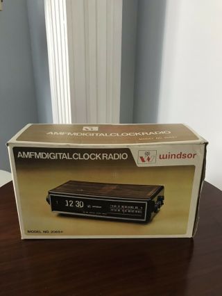 Vintage Windsor Am/fm Digital Flip Clock Radio Brown Wood Grain Model No.  2069p