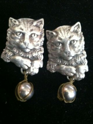 Must S@@ Adorable Vintage Solid Sterling Cat W/ Ball Of Yarn Dangle Earrings