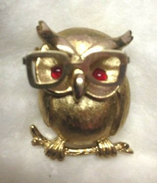Vintage Goldtone Owl Brooch Wearing Poseable Moving Glasses - Sarah Coventry