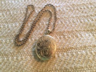 Vintage 12 K Gold Filled Oval Photo Locket Pendant With 12 K G F Chain
