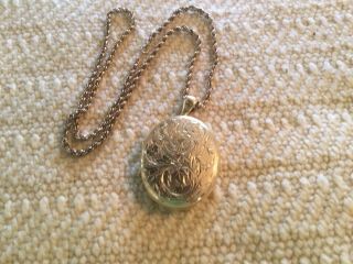 VINTAGE 12 K GOLD FILLED OVAL PHOTO LOCKET PENDANT With 12 K G F CHAIN 2