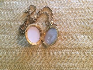 VINTAGE 12 K GOLD FILLED OVAL PHOTO LOCKET PENDANT With 12 K G F CHAIN 3