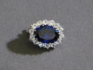 Small Vintage Oval Silver Tone Sapphire Blue & Clear Rhinestone Halo Pin Brooch