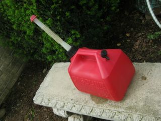 VINTAGE RUBBERMAID / GOTT 1 1/2 GALLON RED PLASTIC VENTED GAS CAN made in USA 3