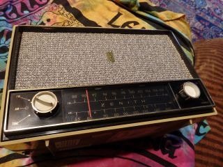 Vintage 1959 Zenith Tube Table Radio Model C724P 
