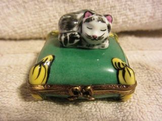 Vintage Signed Limoges Peint Main France La Gloriette Cat Trinket Box Porcelain