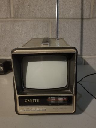 Vintage Zenith 5 Inch Ac/dc Portable Television (no51b) (ab)