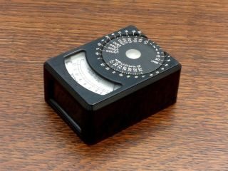 VINTAGE ILFORD PHOTOELECTRIC EXPOSURE METER TYPE C WITH CASE,  C1949. 3