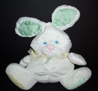 Vtg Fisher Price Green White Bunny Puffalumps 1359 Rattle Baby Push Stuffed 1988