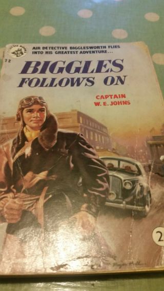 3 Biggles Books W.  E.  Johns 1 hardback poss 1st edition Biggles goes to school 3