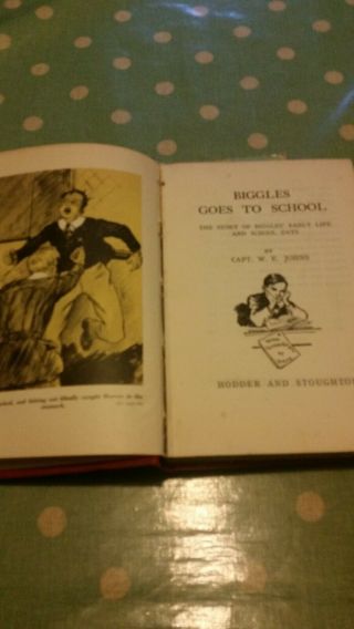 3 Biggles Books W.  E.  Johns 1 hardback poss 1st edition Biggles goes to school 5