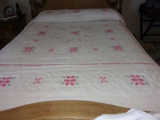 Vintage Chenille Bedspread (92 X 106)