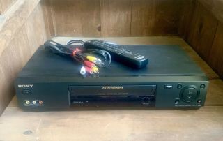 Sony Slv - N77 Vhs Recorder Player 4 Head Vcr With Av Cables & Remote