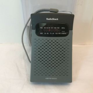 Vintage Radio Shack Am/fm Pocket Sized Radio Model 12 - 586