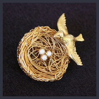 Vintage Gold - Tone Pin / Brooch - Bird With Nest And Eggs - Signed Jeanne
