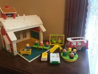 Vintage 1971 Fisher Price Little People School House & Accessories 923