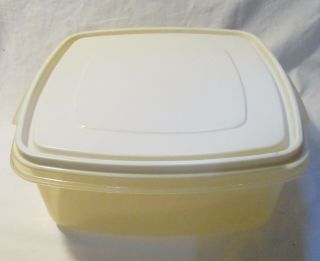 Vintage Rubbermaid Square 4 Servin Saver 19 Cups Almond Lid Plastic Container