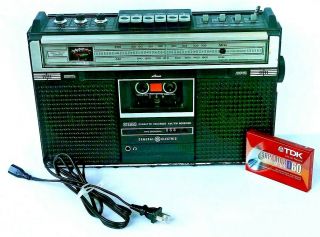 Vintage Ge Model 3 - 5251a Stereo Am/fm Radio/cassette Recorder Player