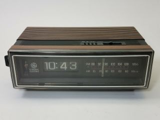 Vintage General Electric GE Flip Alarm Clock FM/AM Radio 7 - 4305B Great 3