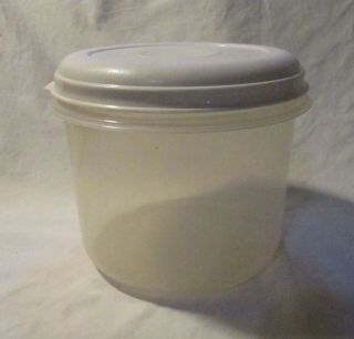 Vintage Rubbermaid Servin Saver Round 9 Almond Lid 10 Cups / 2.  4l Container