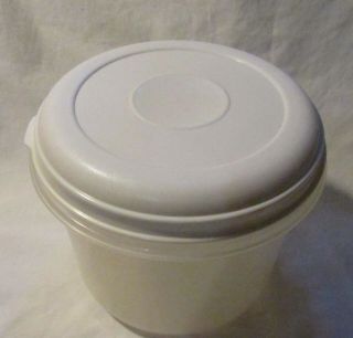 Vintage Rubbermaid Servin Saver Round 9 Almond Lid 10 cups / 2.  4L Container 2