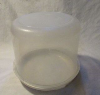 Vintage Rubbermaid Servin Saver Round 9 Almond Lid 10 cups / 2.  4L Container 3