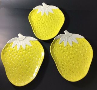 Vtg.  Yellow & White Embossed Strawberry Shaped Figural Plates By Km Palm Beach