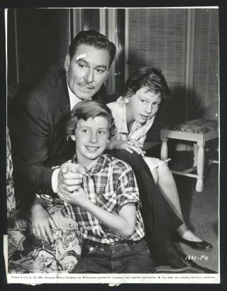 1956 Errol Flynn & Children Vintage Photo Adventures Of Robin Hood