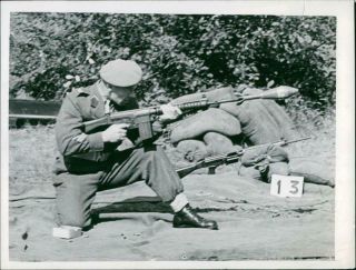 Guns: Belgian.  280 Automatic Rifle - Vintage Photo