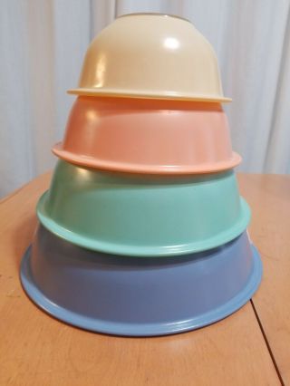 Vintage Pyrex Nesting Mixing Bowls Set / 4 Pastel Colors Blue Green Peach Ivory