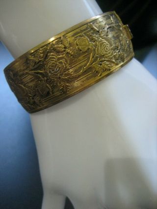 Estate Vintage Victorian Style Etched Gold Tone Floral Bangle Bracelet