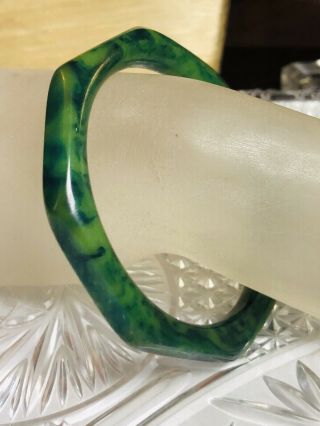 Vtg Art Deco Bakelite Carved Bangle Bracelet Marbleized Green Octagon