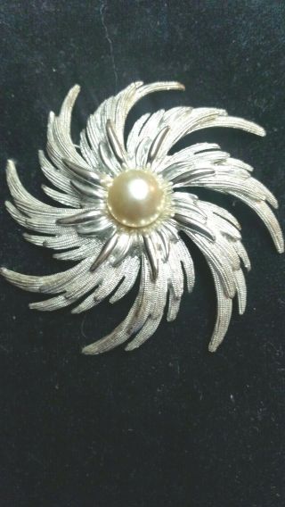 Vtg Sarah Coventry Silver Tone With Large Faux Pearl Brooch - Signed
