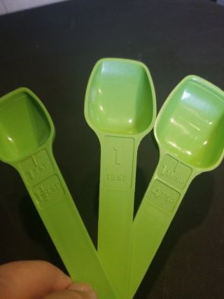 Vintage Tupperware Measuring Spoons Set of 7 with Ring Green 1272 Complete 5