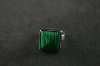 Vintage Sterling Silver Green Stone Square Dome Ring - 9g