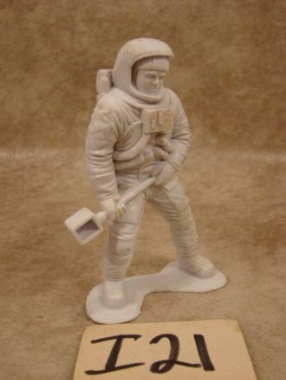 I21 Vintage Marx Apollo Moon Landing Astronaut Gathering Samples