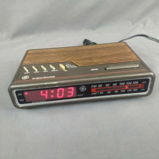 Vintage Ge 7 - 4612a Digital Alarm Clock Radio Red General Electric