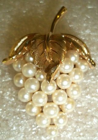Vintage Trifari Gold Tone And Faux Pearl Grapes Brooch